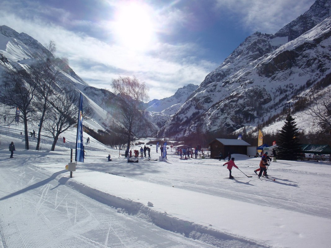 Ski hockey domaine nordique Pays de la Meije