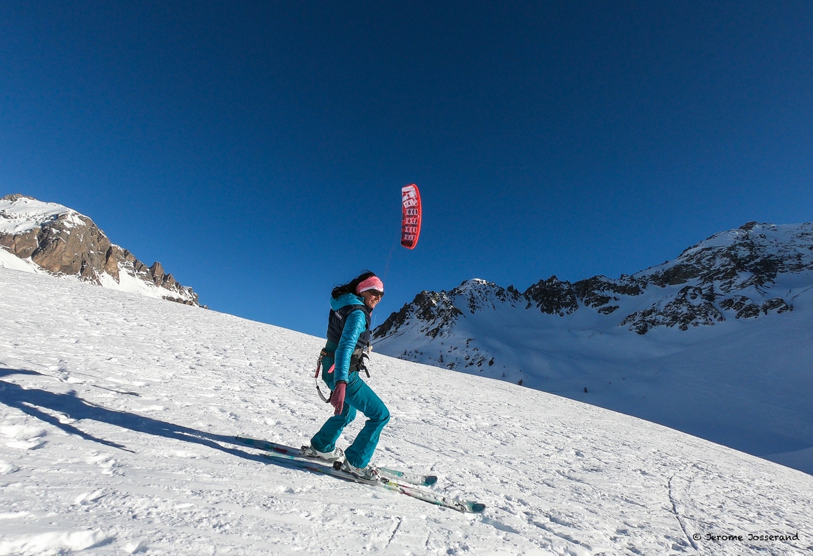 Snow kiting lessons at the Col du Lautaret