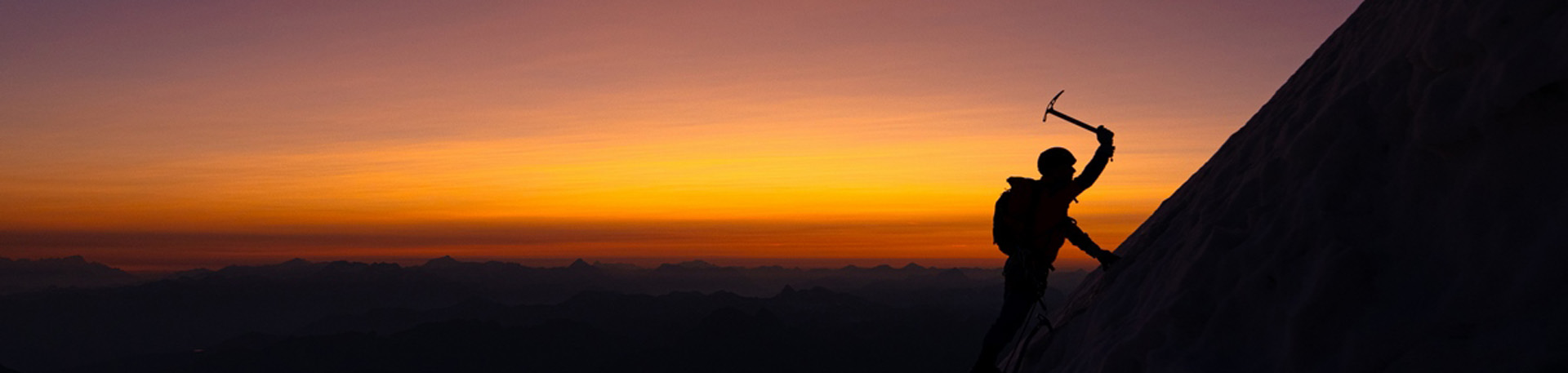 Alpiniste au lever du soleil Meije Orientale