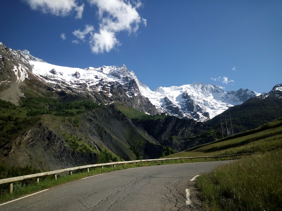 Road to the hamlets of La Grave